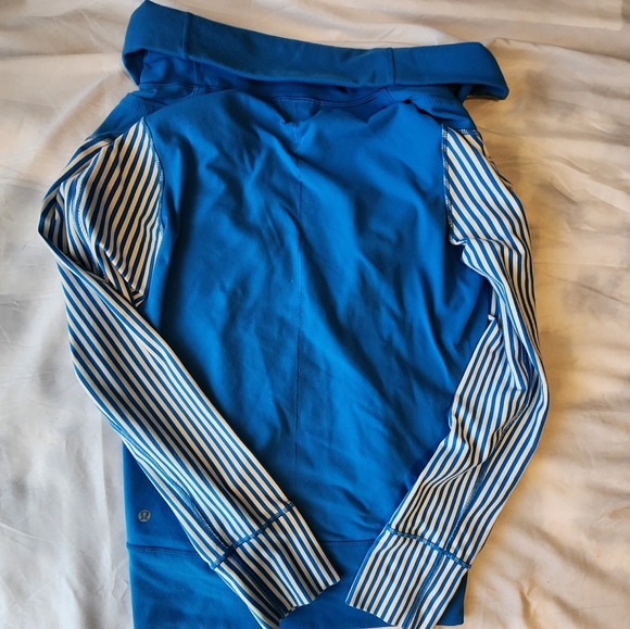 Lululemon blue jacket. Size 8 - Picture 2 of 4